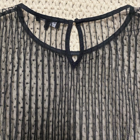 Sheer Bell sleeve top - Picture 4 of 6